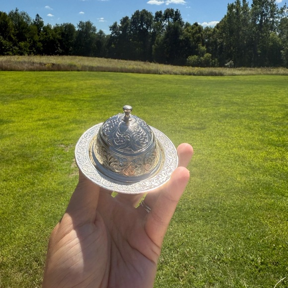 Gorgeous tin Turkish trinket dish with lid - Picture 4 of 7